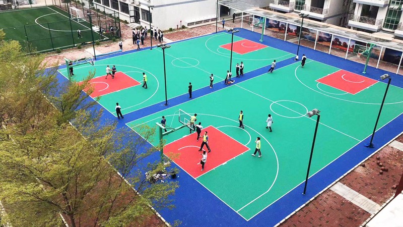 EPDM顆?；@球場